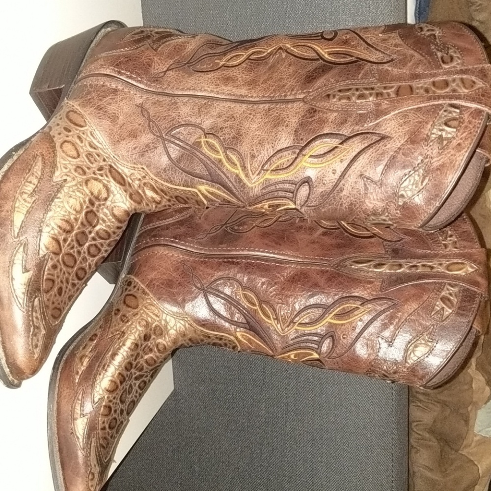 Durango gently used womens cowgirl boots size 7